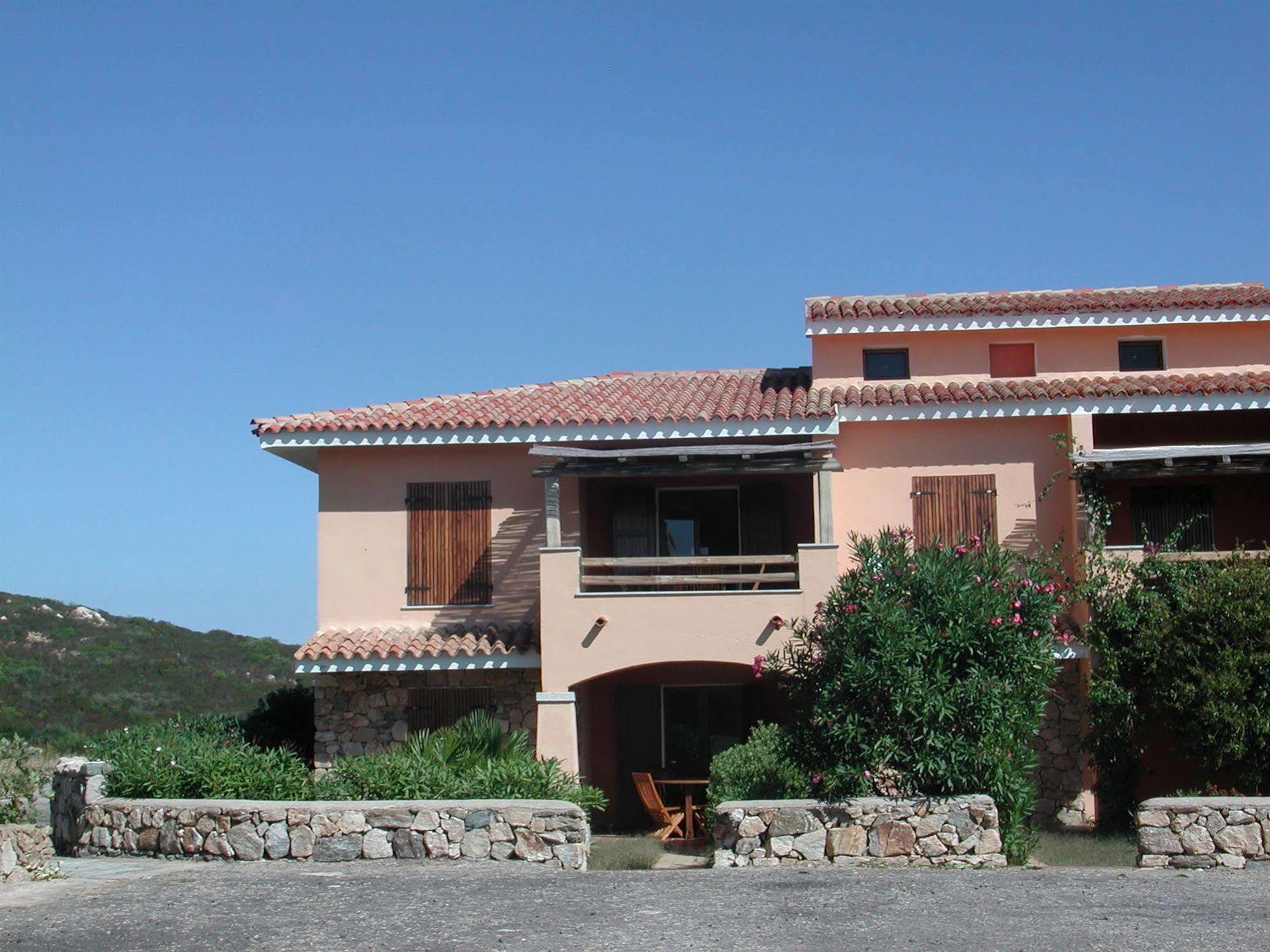 Residence Spiaggia Bianca Golfo Aranci Ngoại thất bức ảnh