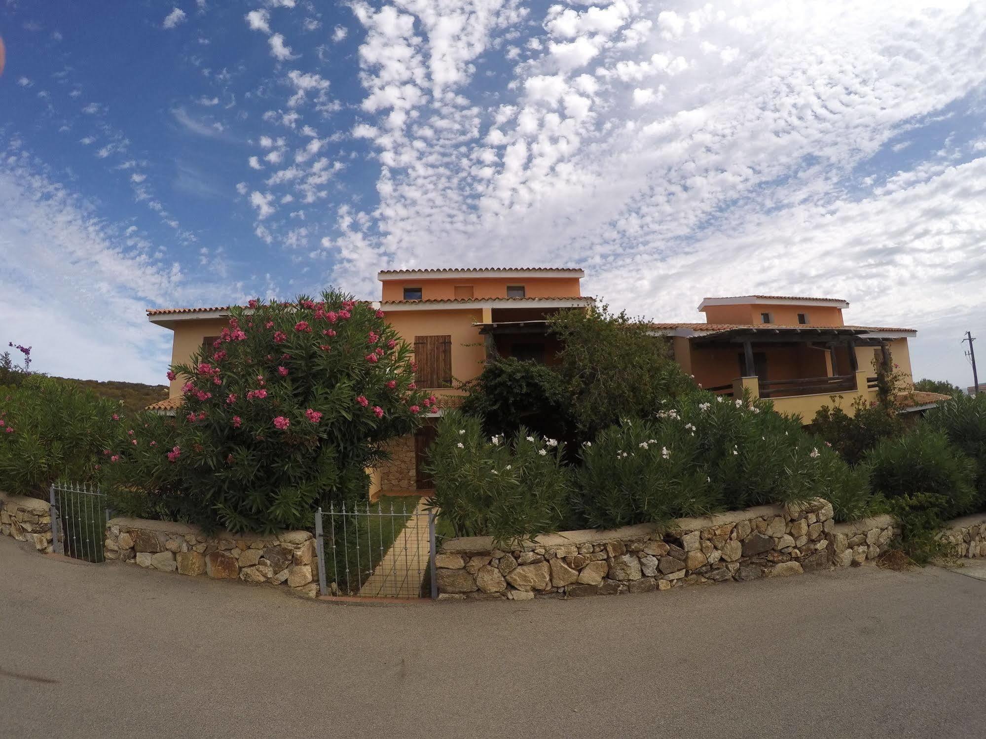 Residence Spiaggia Bianca Golfo Aranci Ngoại thất bức ảnh