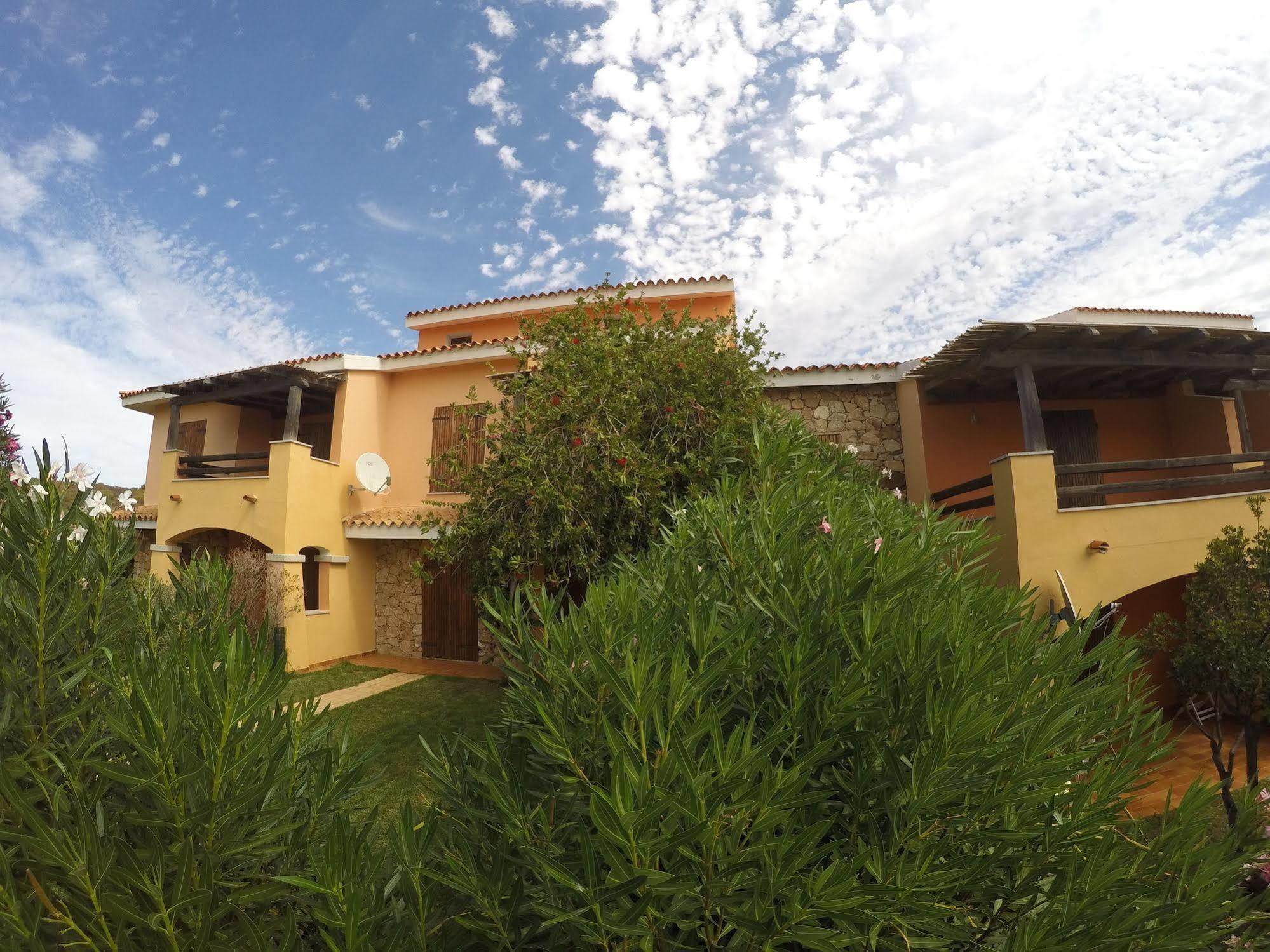 Residence Spiaggia Bianca Golfo Aranci Ngoại thất bức ảnh