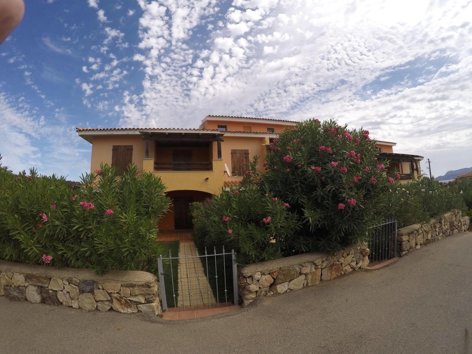 Residence Spiaggia Bianca Golfo Aranci Ngoại thất bức ảnh