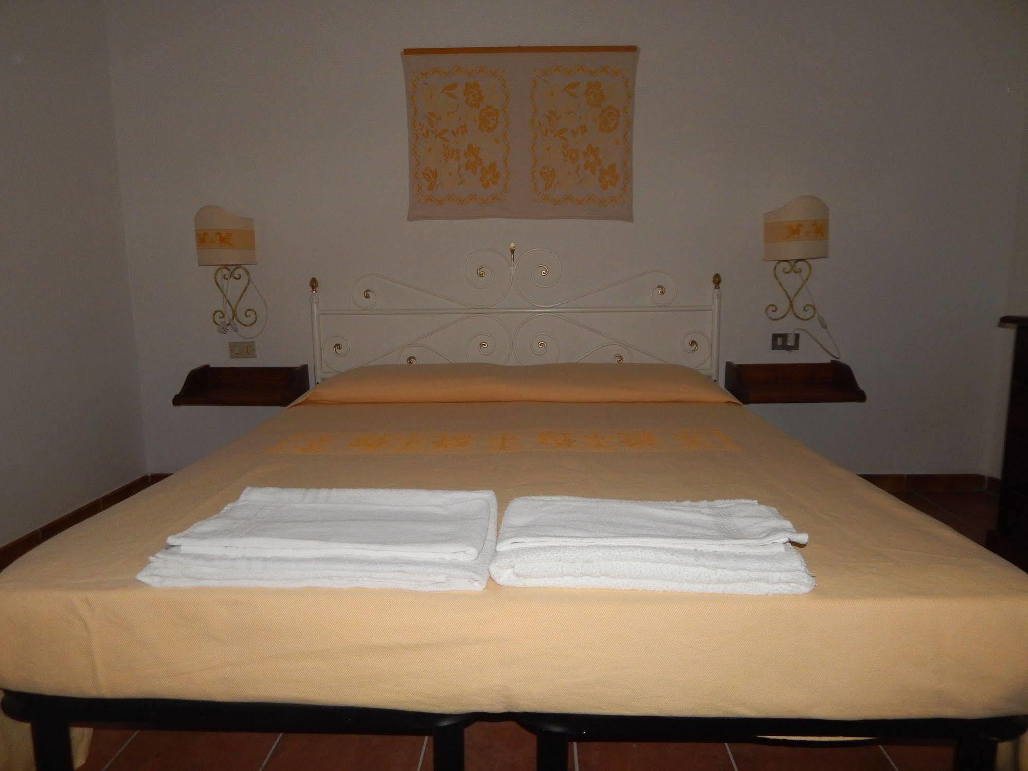 Residence Spiaggia Bianca Golfo Aranci Ngoại thất bức ảnh