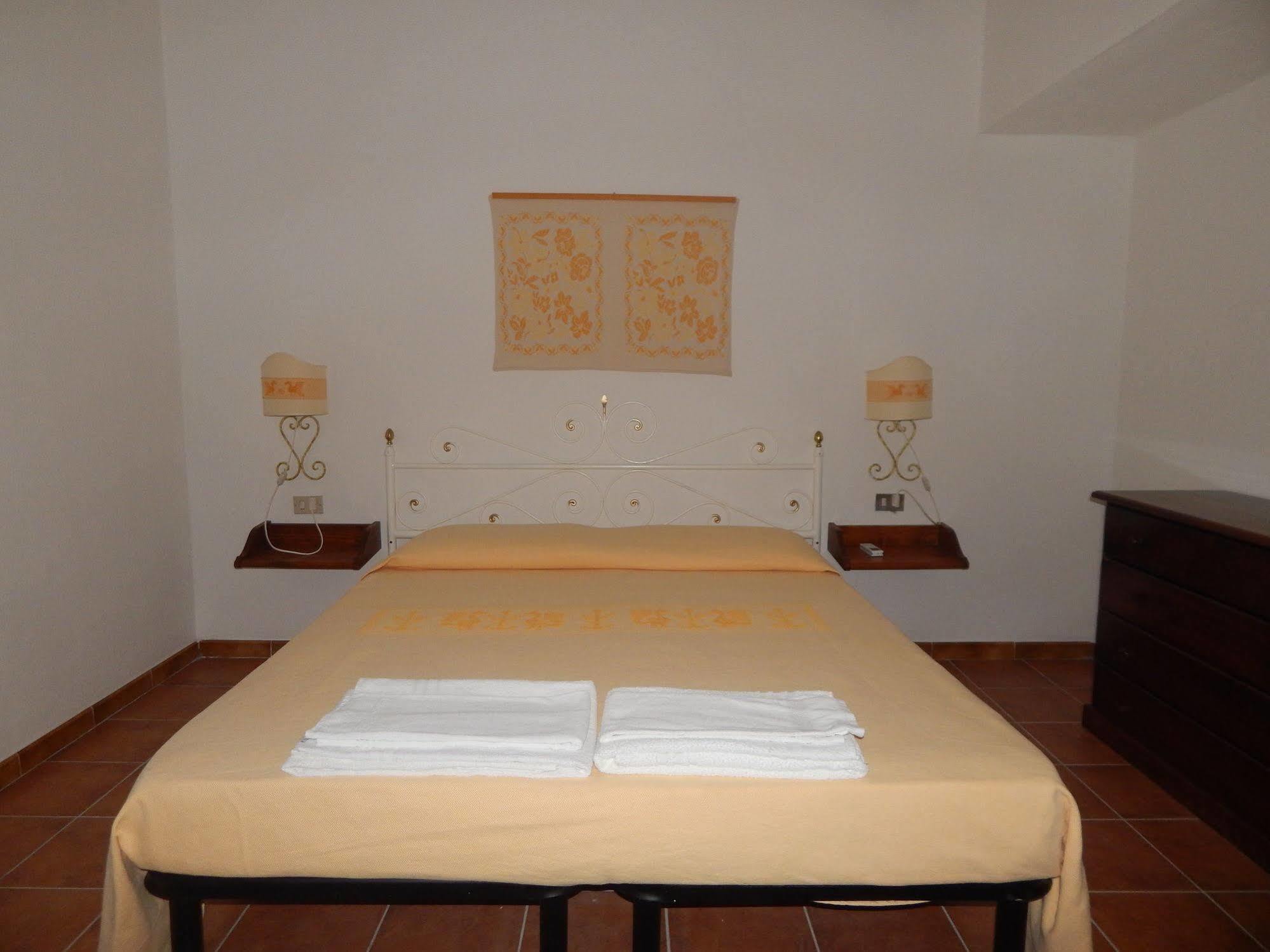 Residence Spiaggia Bianca Golfo Aranci Ngoại thất bức ảnh
