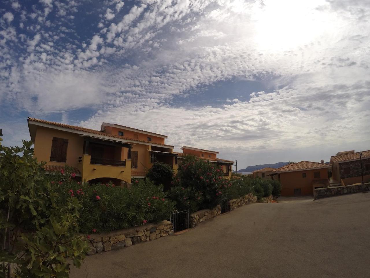 Residence Spiaggia Bianca Golfo Aranci Ngoại thất bức ảnh